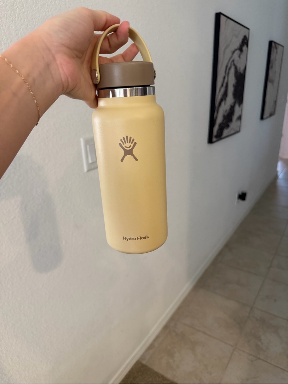 Limited edition - Hydro Flask Insulated Bottle - buttery yellow